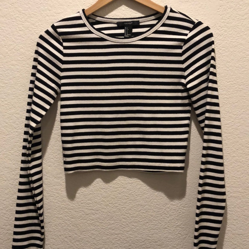 Long sleeve crop top